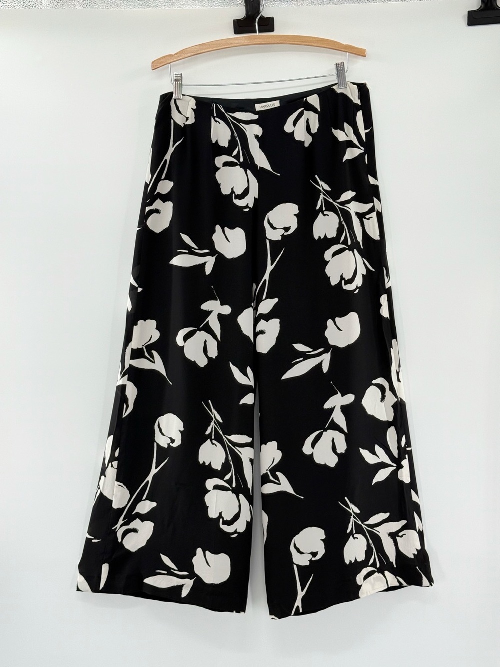 Harold’s 100% Silk Black White Floral Wide Leg Pants Size 8 Palazzo Cropped Pant